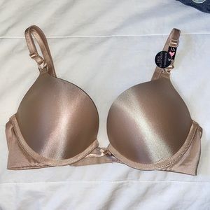 Victoria’s Secret bombshell bra